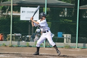 【小学生向け】試合になると練習通りのスイングができない子は、大きくステップできていない